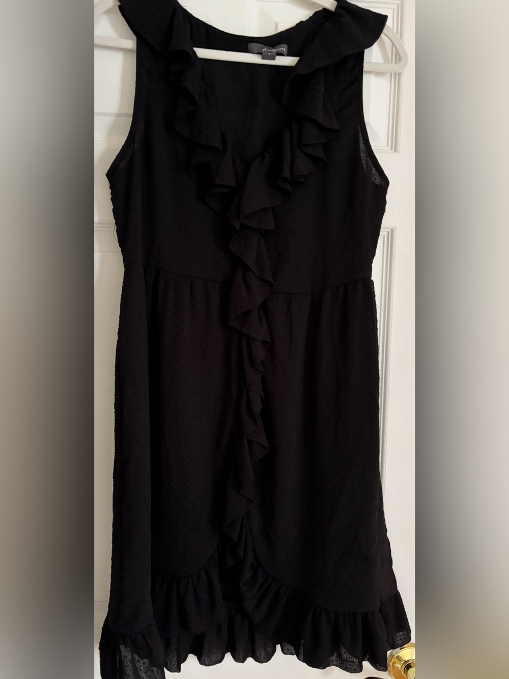 Forever 21 Black Sleeveless Ruffle Front Dress